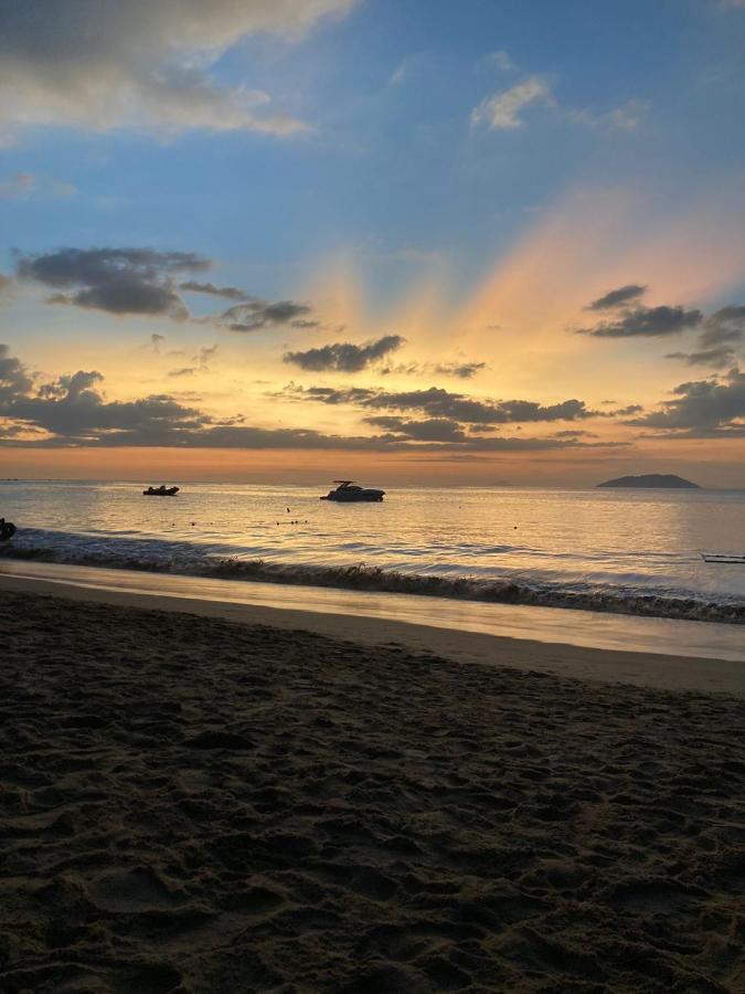 Suite Pe Na Areia- Espaco Independente Na Praia Do Curral Com Localizacao Privilegiada - Simplicidade E Comodidade Com O Por Do Sol Mais Lindo De Ilhabela - Melhor Custo Beneficio Para Ate 4 Pessoas , Na Av Jose Pacheco Do Nascimento Nº 7682 Exterior foto
